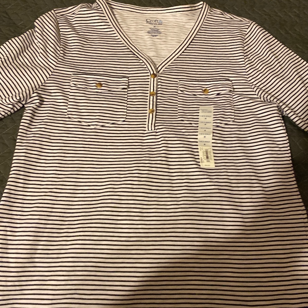Croft and Barrow stripped shirt.Size Medium. NWT